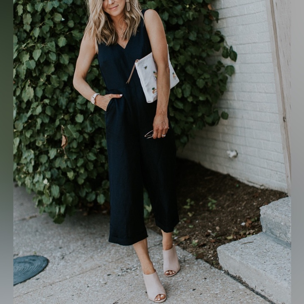 Reset by Jane - V-Neck Linen Blend Tie Back Cropped‎ Jumpsuit - Sz Medium - Navy